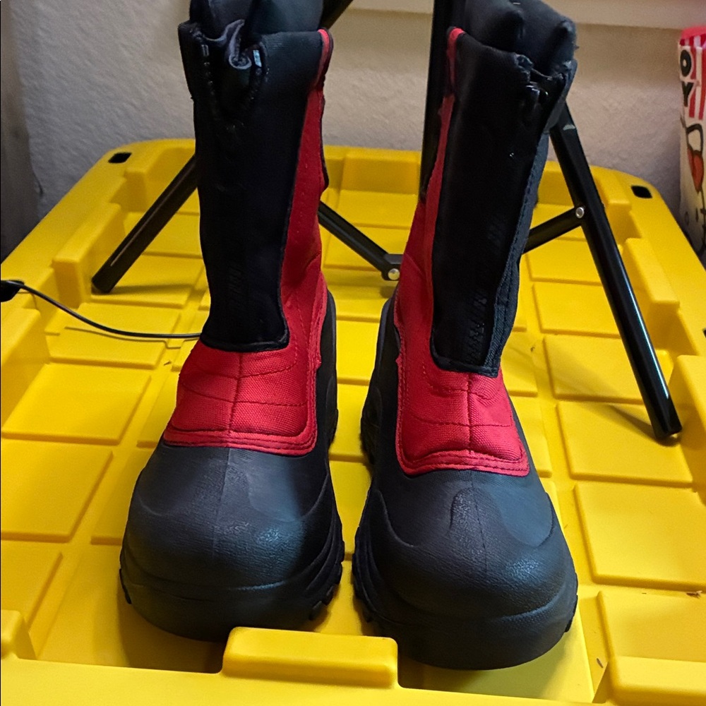 Itasca Kids' Red and Black Snow Boots